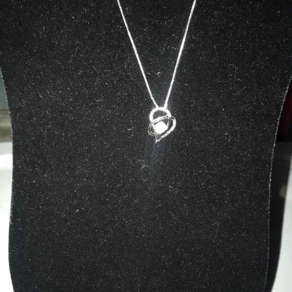 New sterling silver heart necklace beautiful - Picture 1 of 4